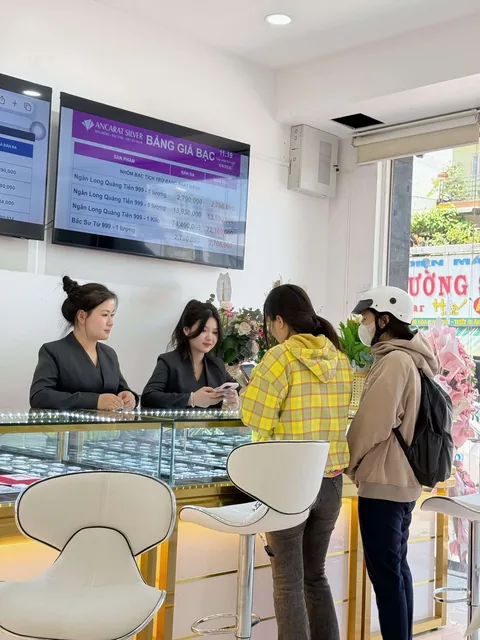 Không gian cửa hàng Kim Ngân Phú Quý